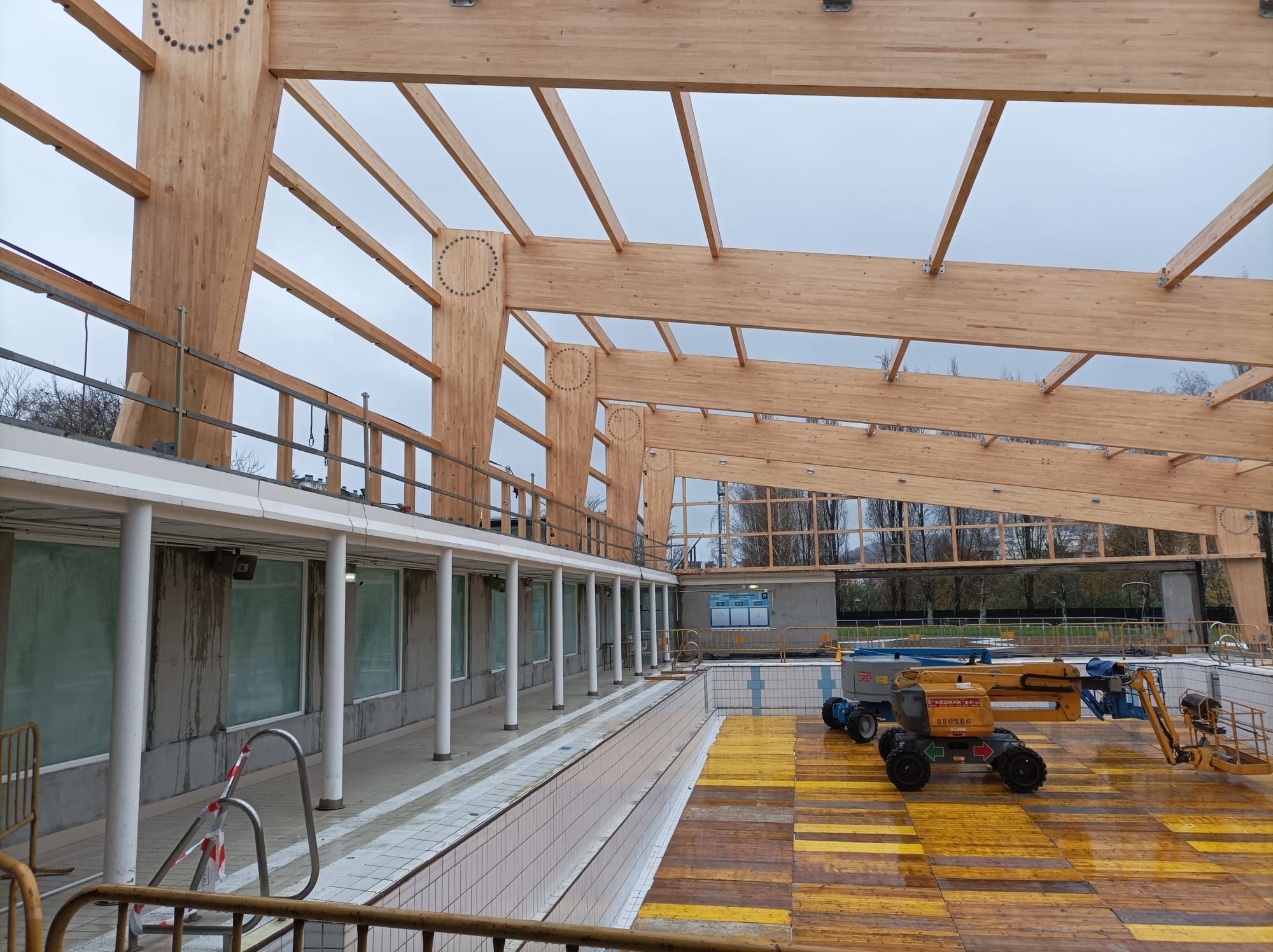 Imagen de las obras el pasado mes de diciembre, cuando alcanzaba el ecuador del plazo previsto. Se reabrirán en mayo finalmente.