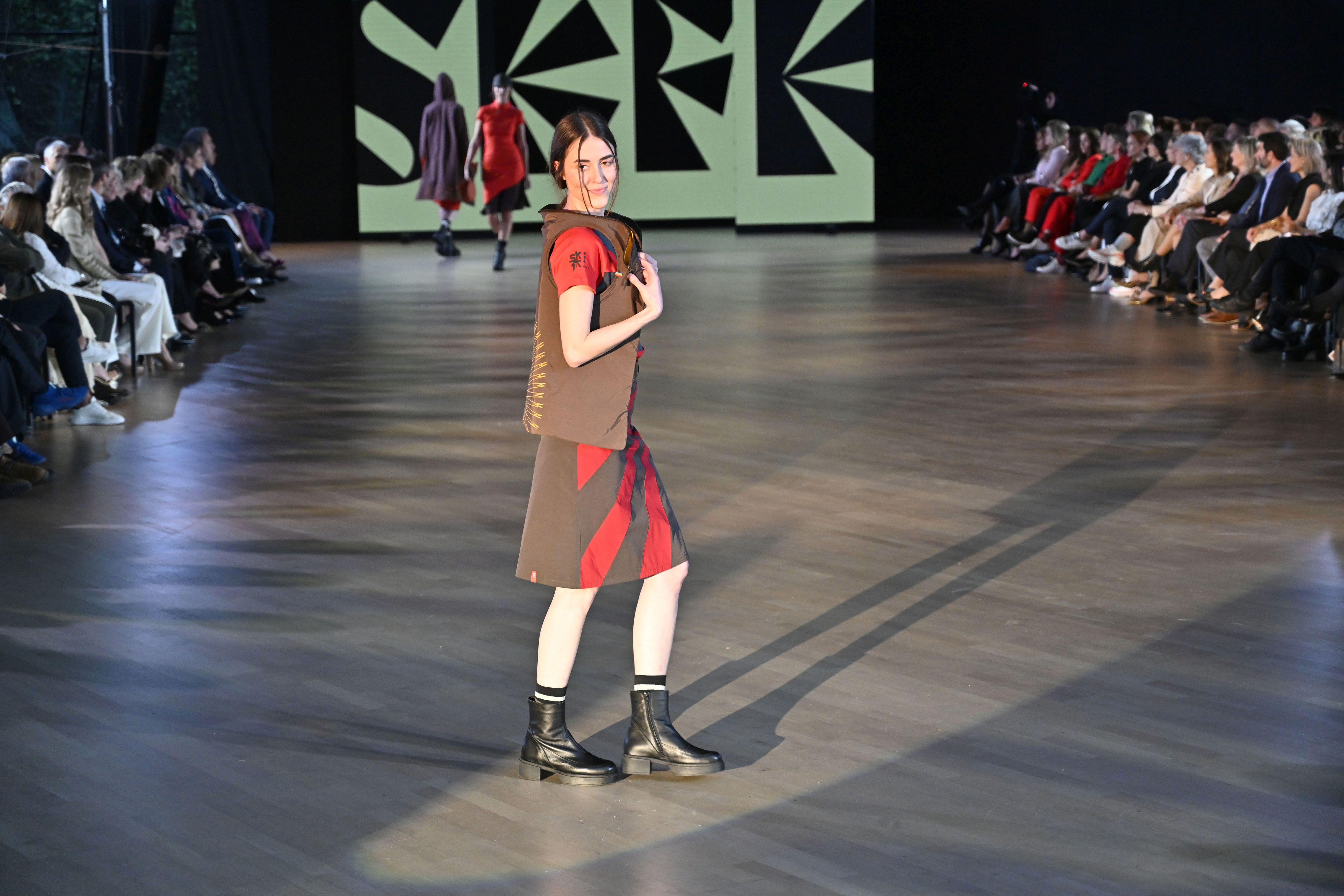 El desfile de SKFK en Getaria