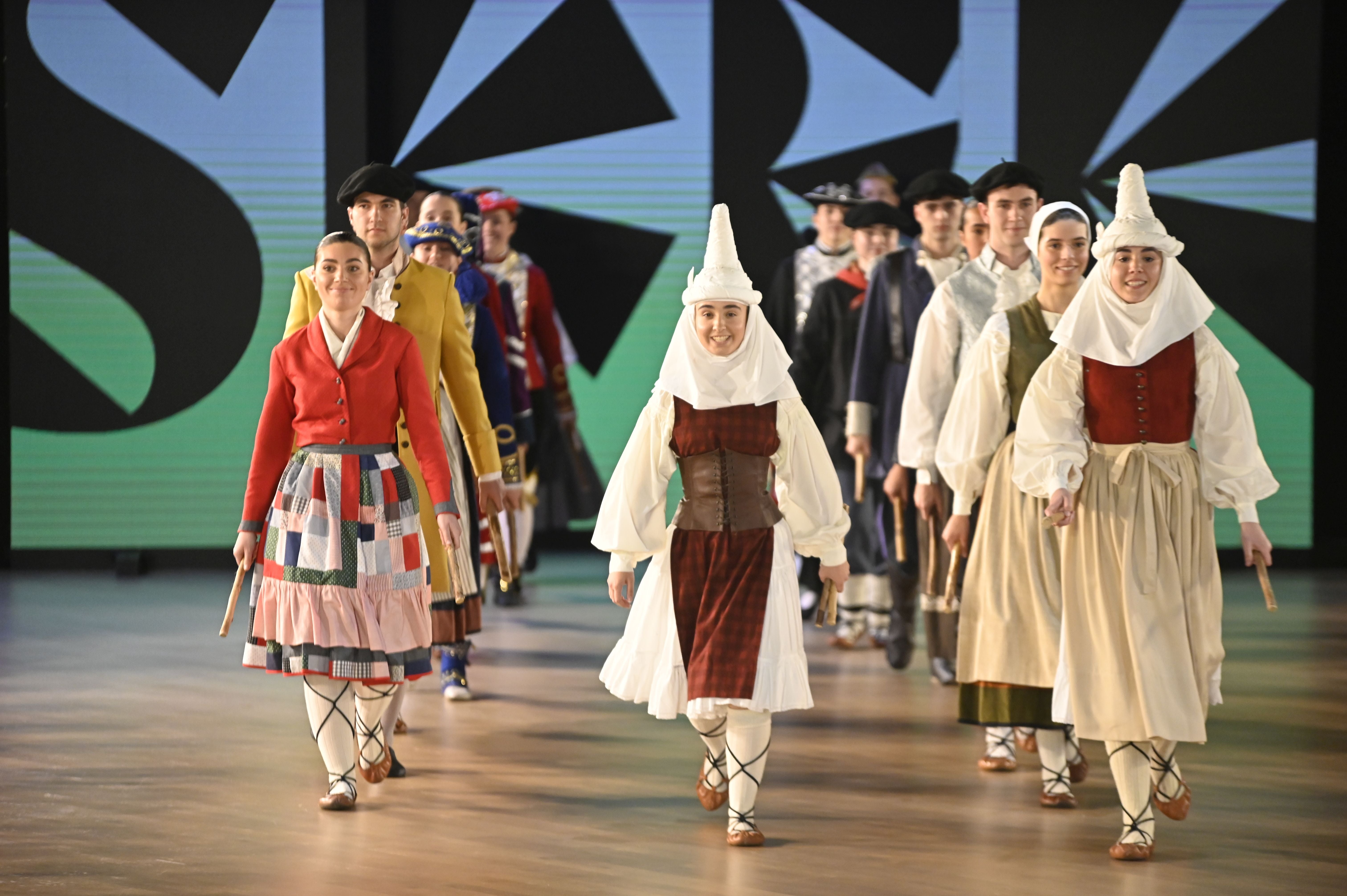 El desfile de SKFK en Getaria