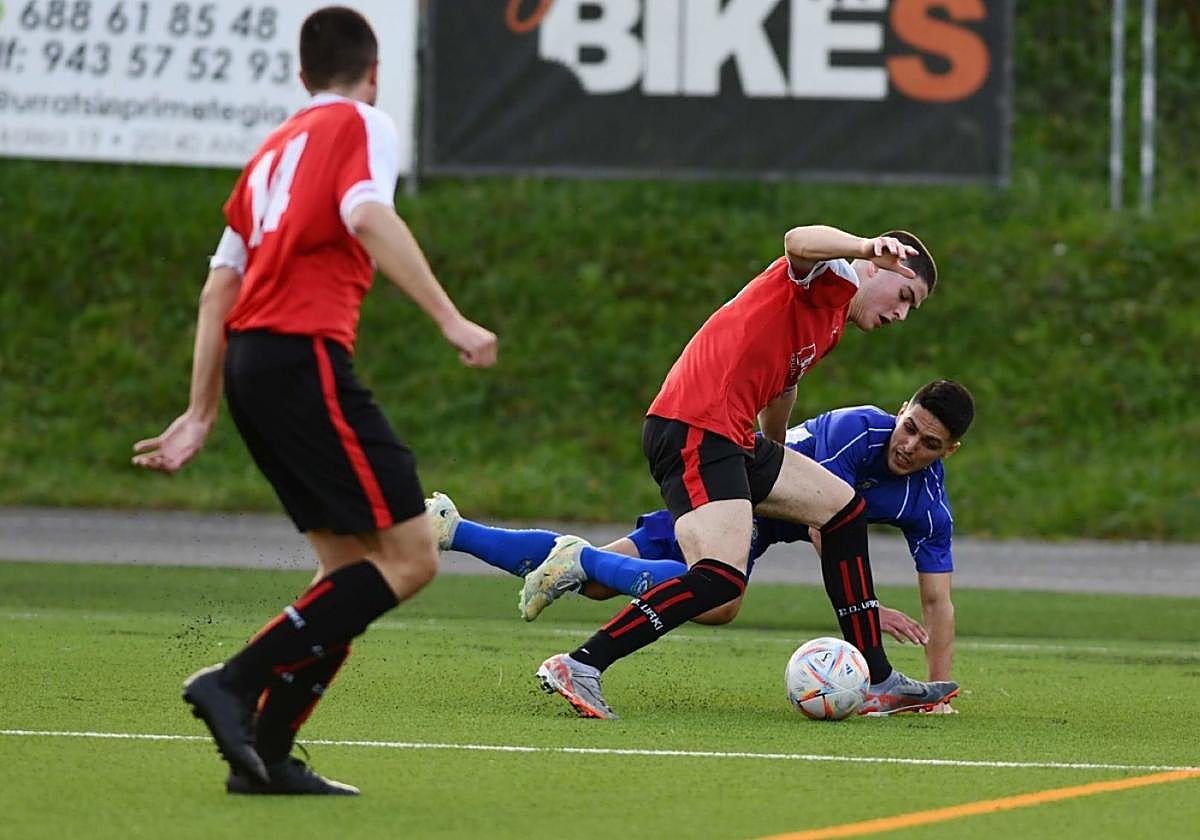 El Urki Alkideba en su encuentro en Ubitarte, campo del Euskalduna.