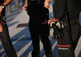 Condenado un ertzaina de la unidad de violencia de género de Errenteria por abusar de una víctima