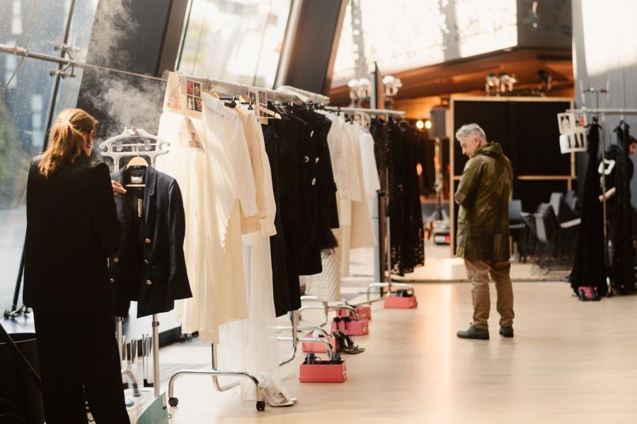 Simorra seduce en Balenciaga