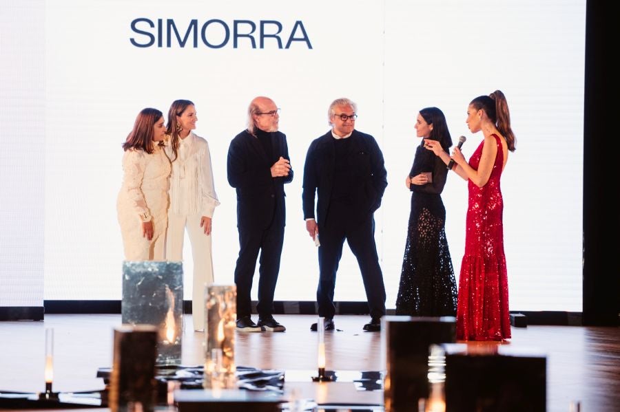 Simorra seduce en Balenciaga