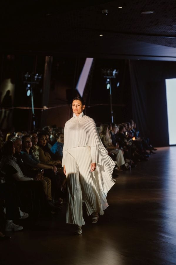 Simorra seduce en Balenciaga