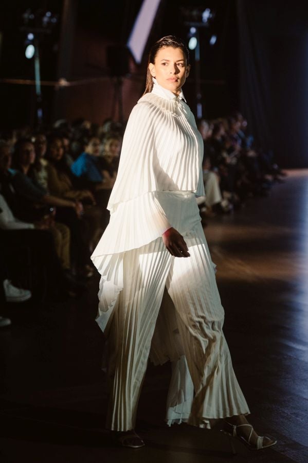 Simorra seduce en Balenciaga