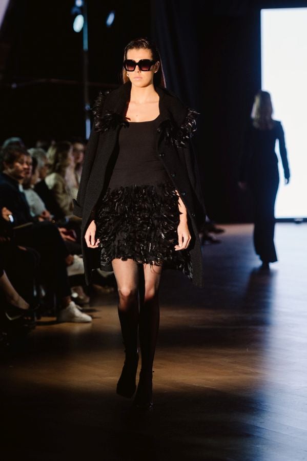 Simorra seduce en Balenciaga