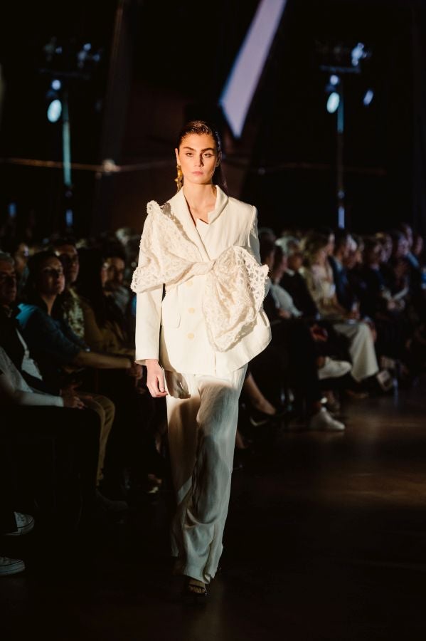 Simorra seduce en Balenciaga