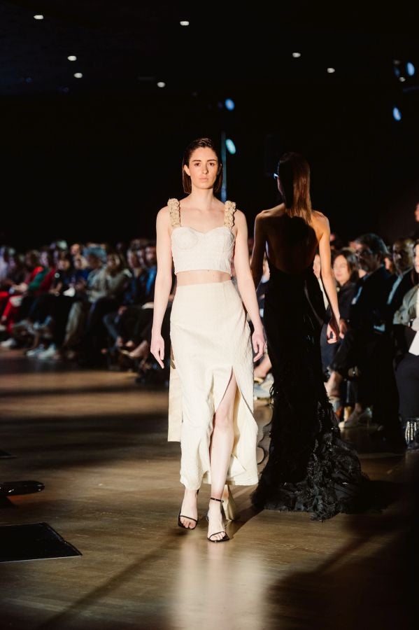 Simorra seduce en Balenciaga