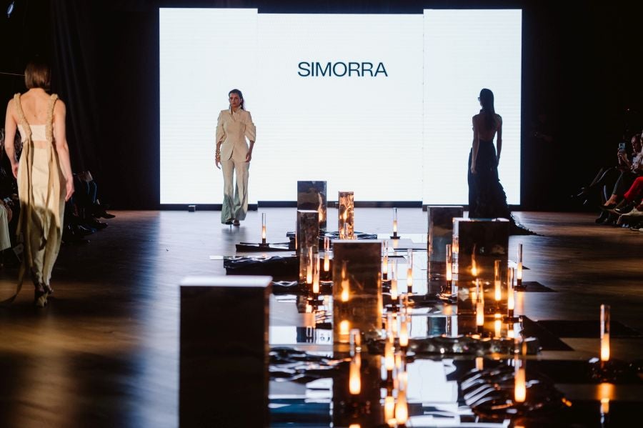 Simorra seduce en Balenciaga