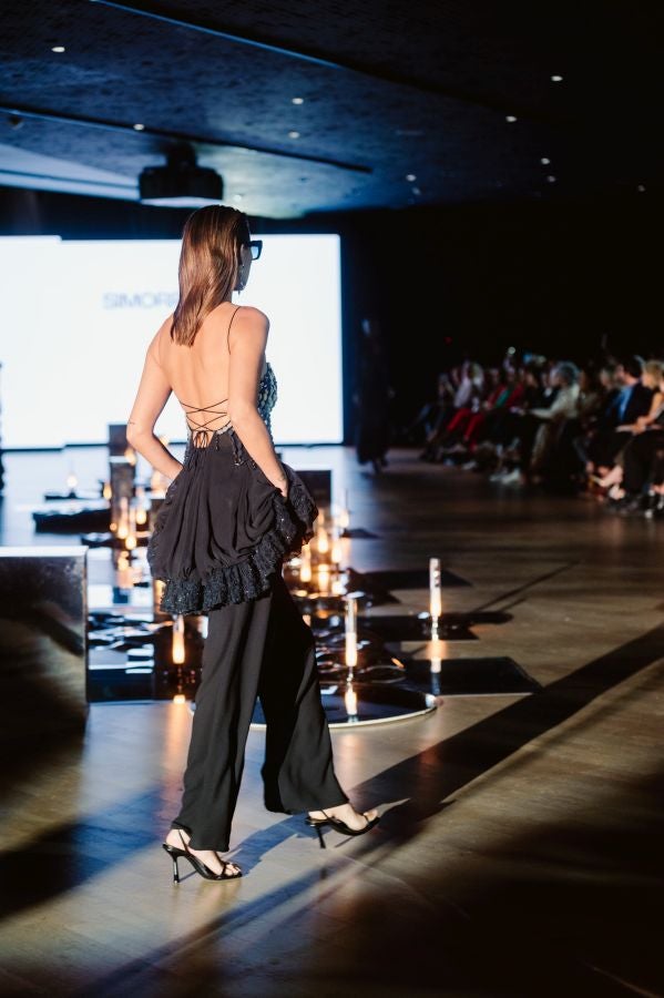 Simorra seduce en Balenciaga