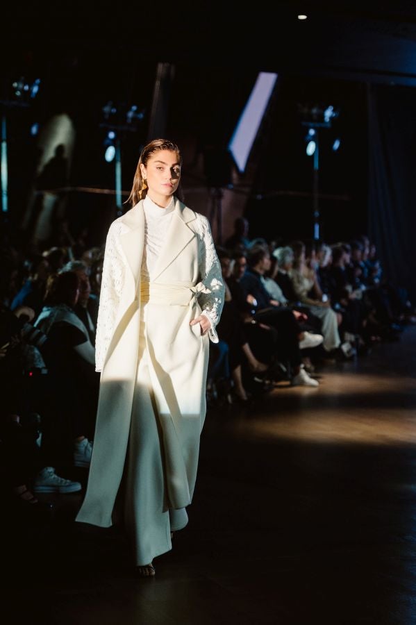 Simorra seduce en Balenciaga