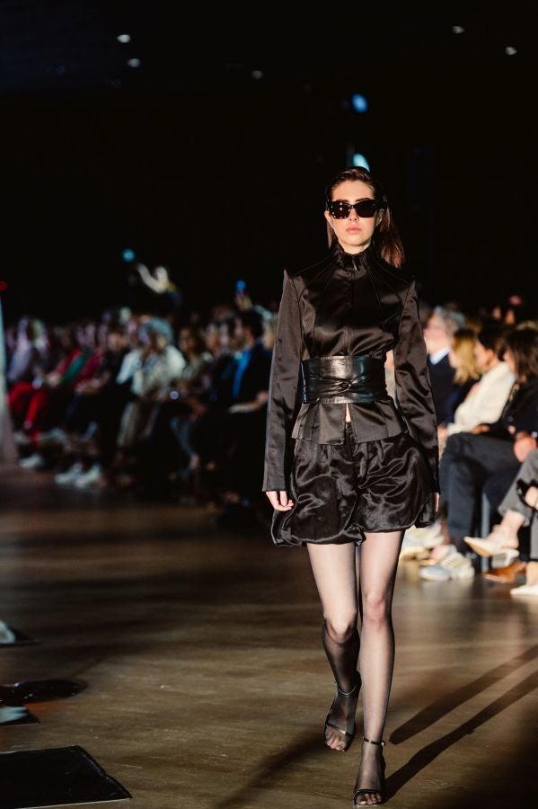 Simorra seduce en Balenciaga