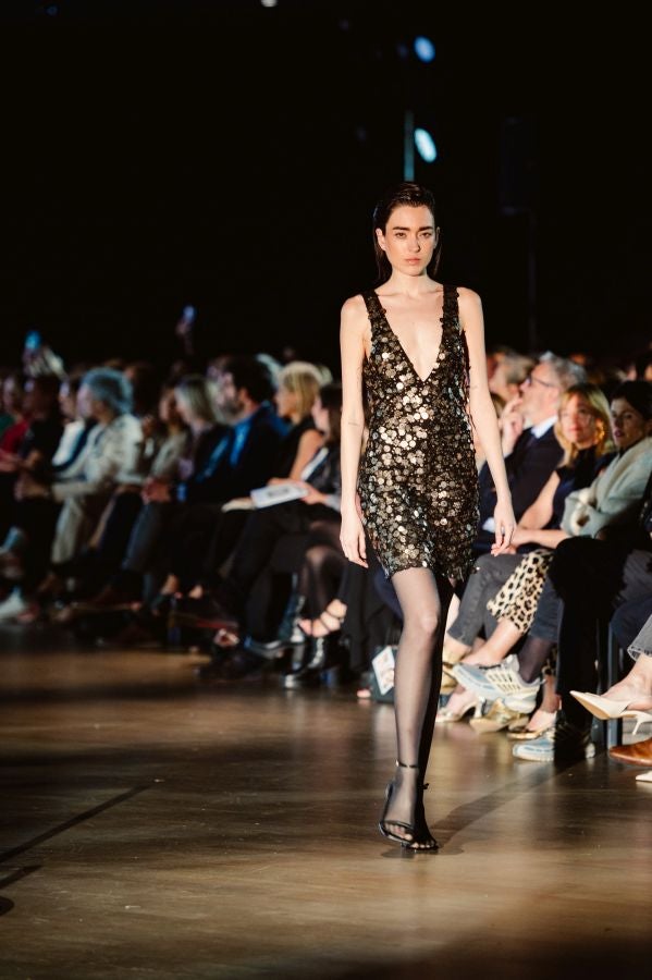 Simorra seduce en Balenciaga