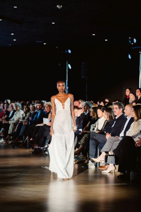 Simorra seduce en Balenciaga