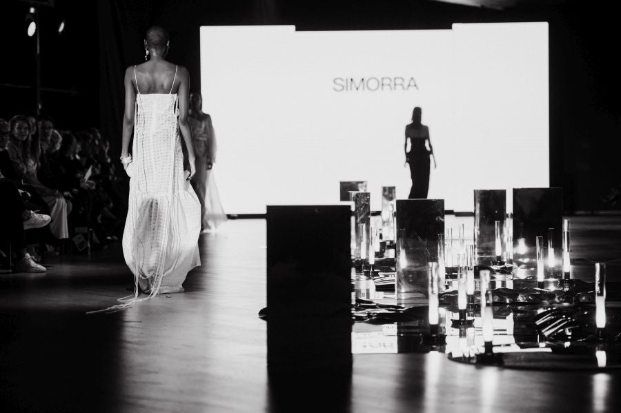 Simorra seduce en Balenciaga