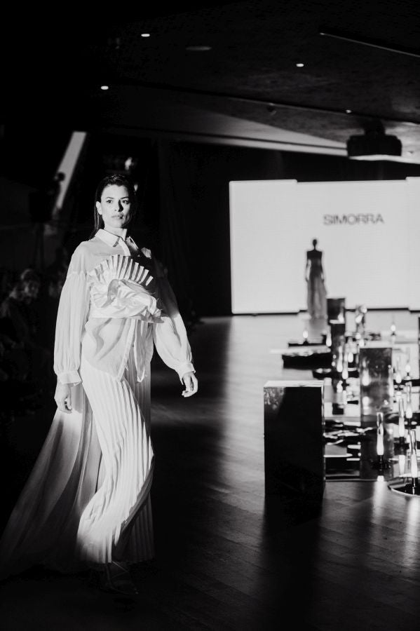 Simorra seduce en Balenciaga