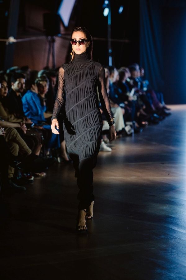 Simorra seduce en Balenciaga