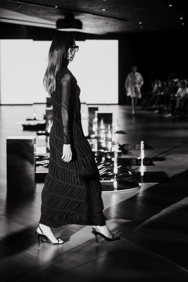 Simorra seduce en Balenciaga