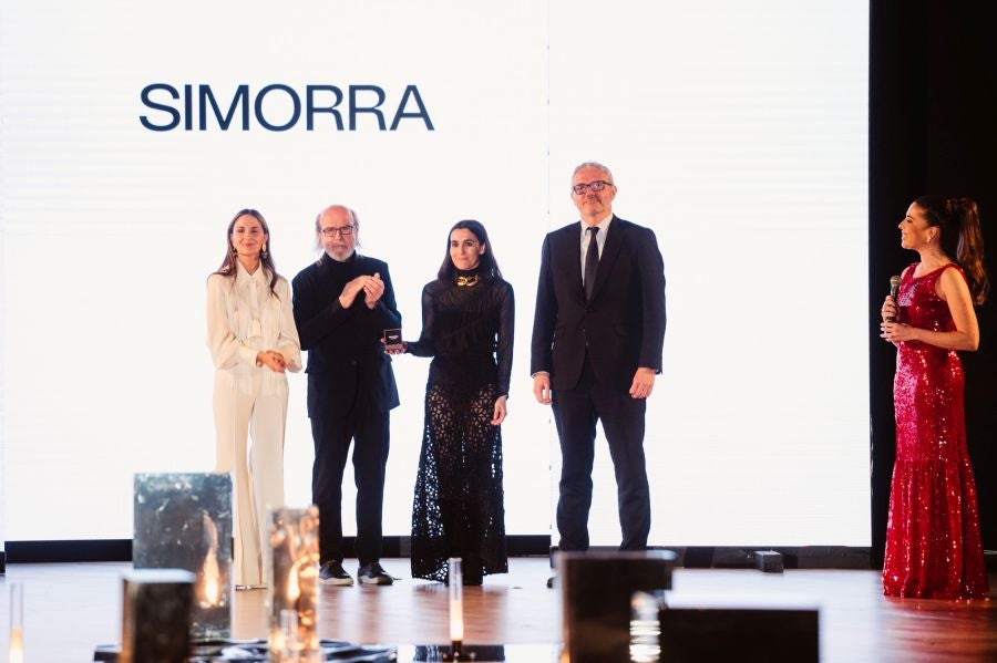 Simorra seduce en Balenciaga