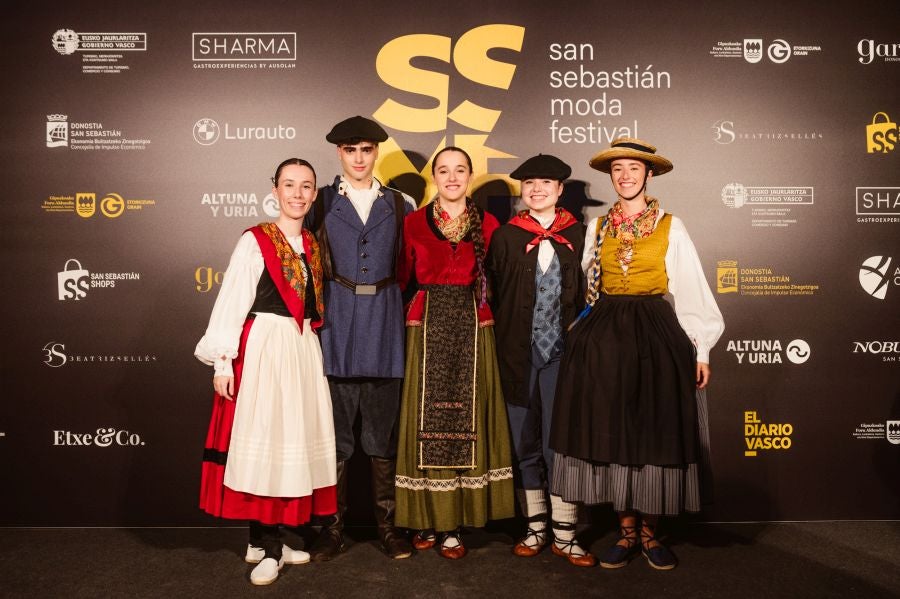 Photocall del desfile de SKFK en Balenciaga