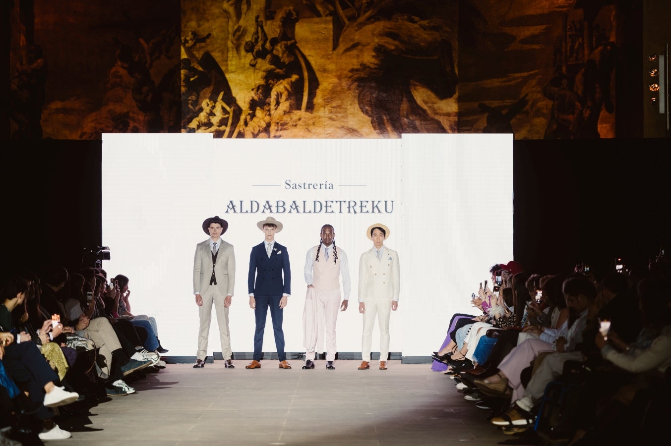 Elegancia sobre la pasarela de la mano de Sastrería Aldabaldetreku