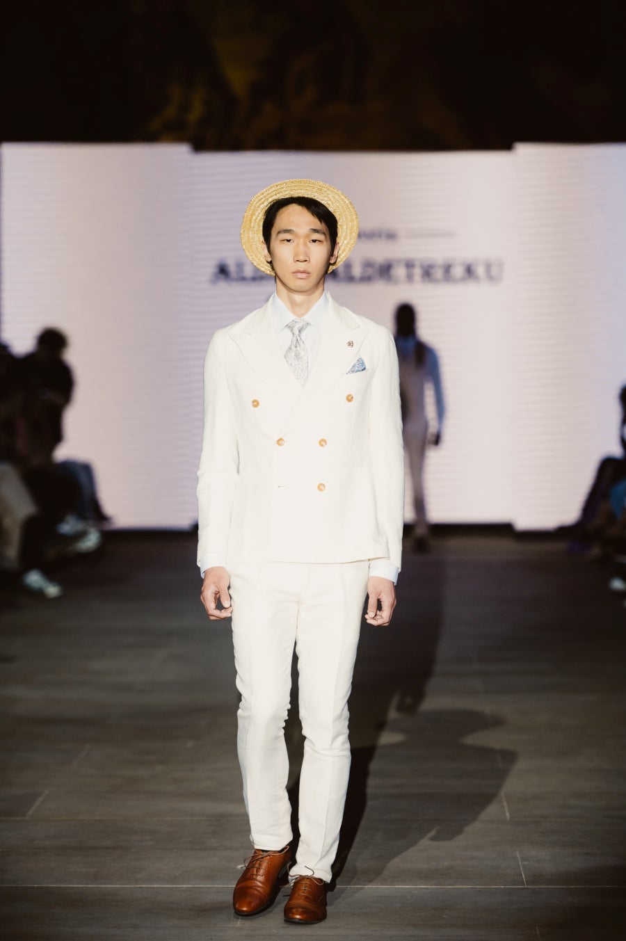 Elegancia sobre la pasarela de la mano de Sastrería Aldabaldetreku