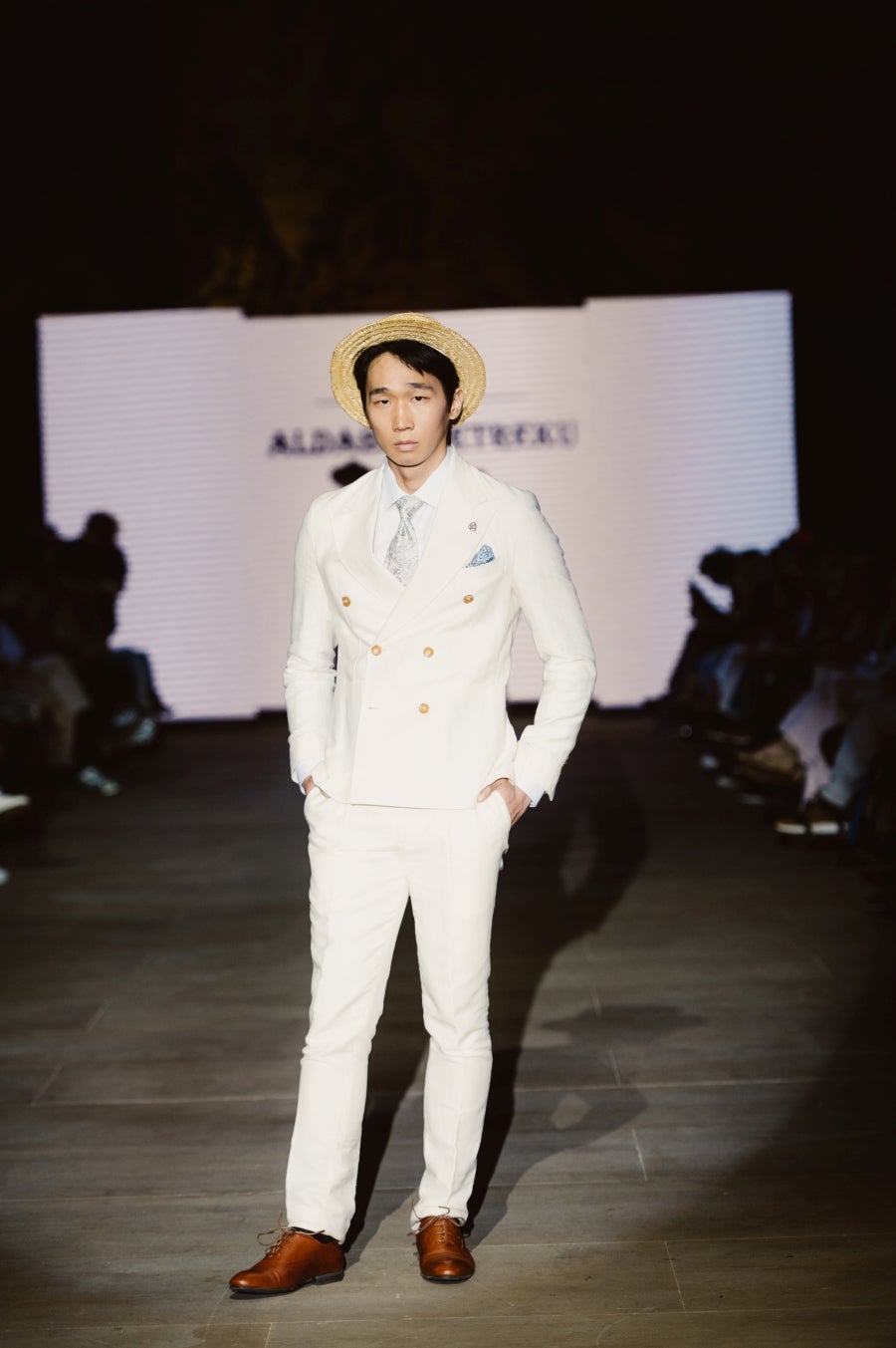 Elegancia sobre la pasarela de la mano de Sastrería Aldabaldetreku