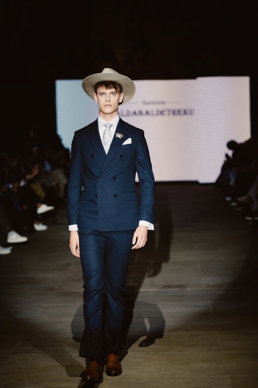 Elegancia sobre la pasarela de la mano de Sastrería Aldabaldetreku