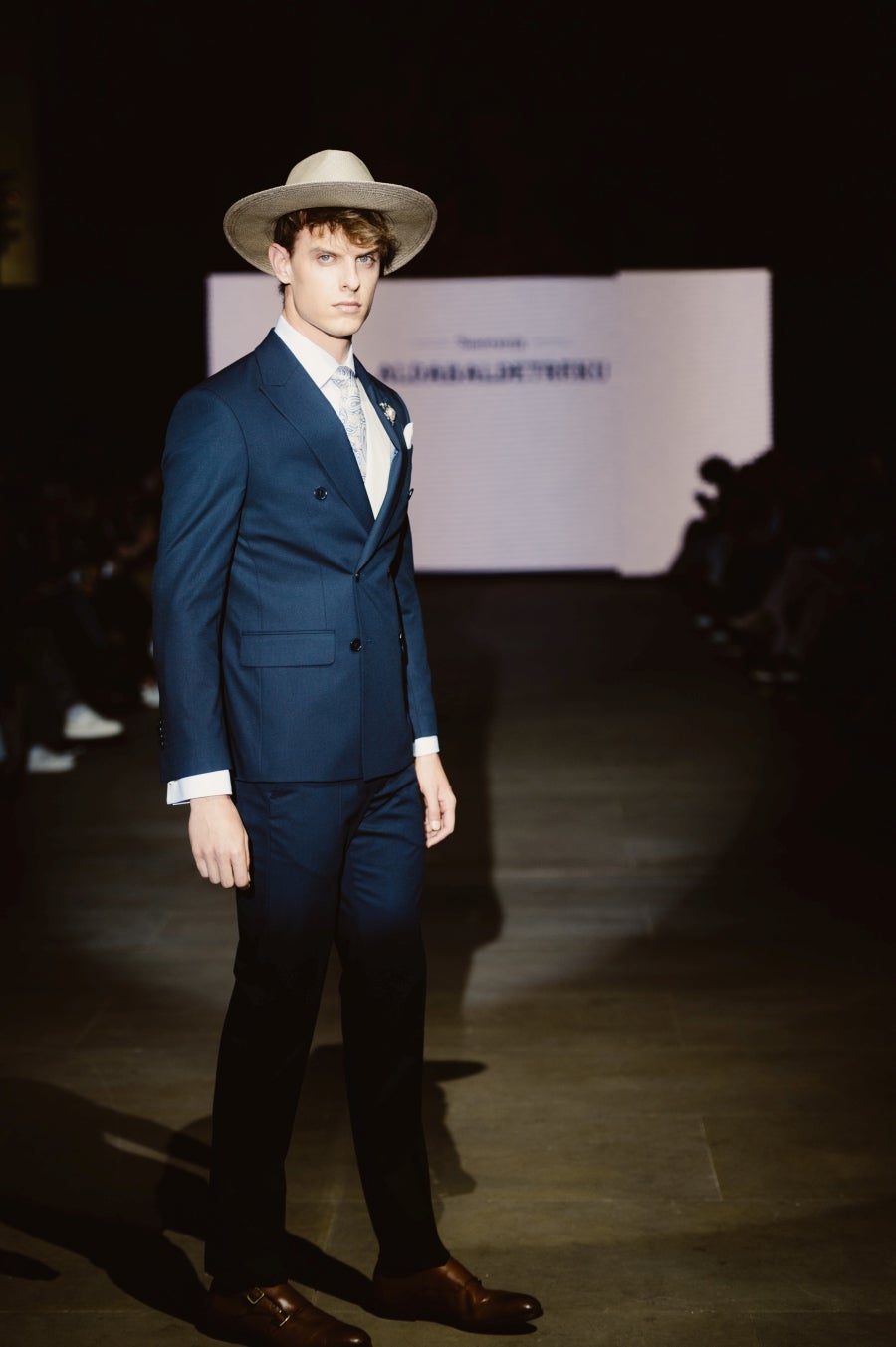 Elegancia sobre la pasarela de la mano de Sastrería Aldabaldetreku