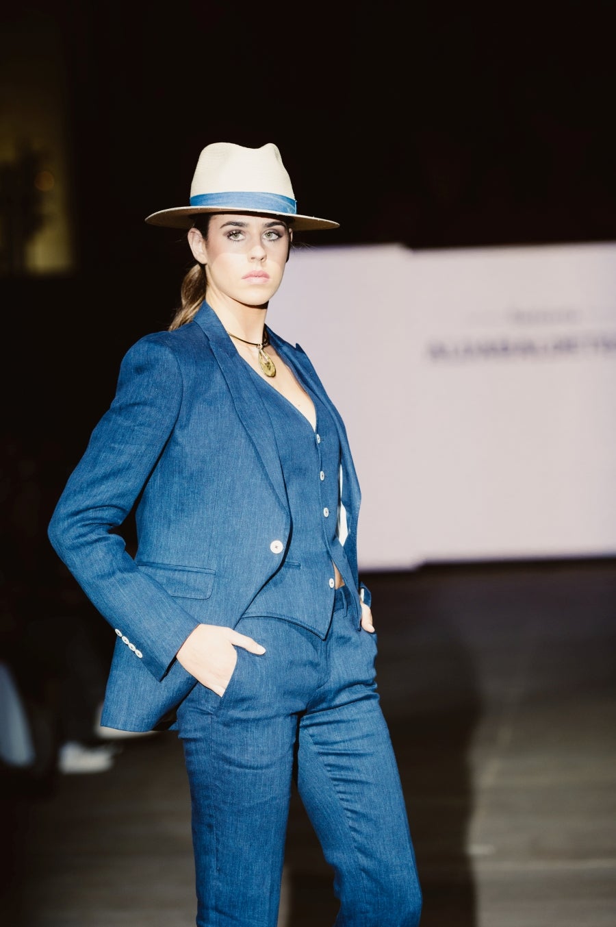 Elegancia sobre la pasarela de la mano de Sastrería Aldabaldetreku