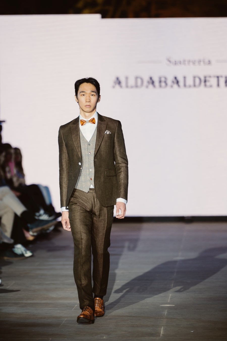 Elegancia sobre la pasarela de la mano de Sastrería Aldabaldetreku