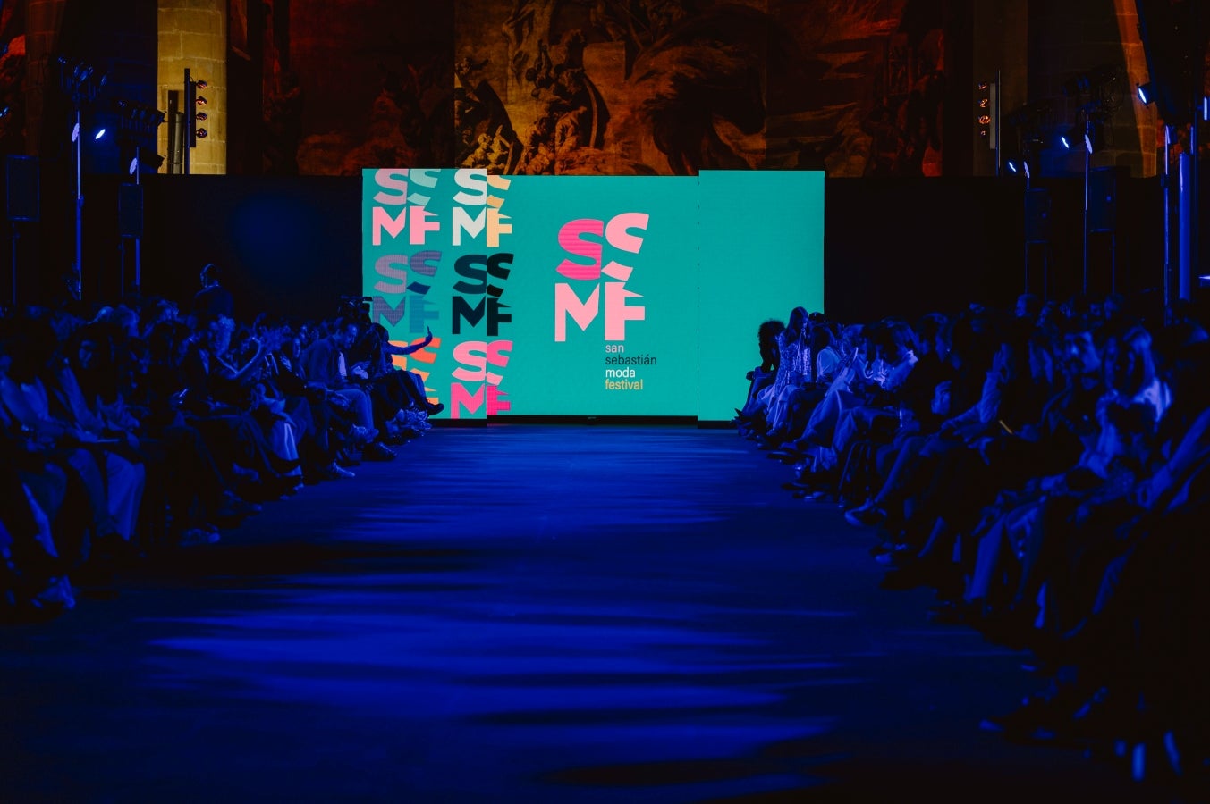 Elegancia sobre la pasarela de la mano de Sastrería Aldabaldetreku