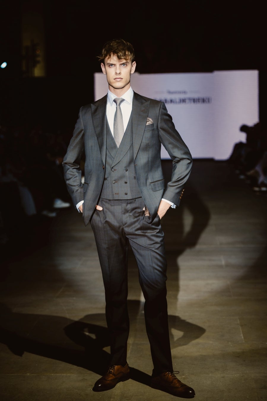 Elegancia sobre la pasarela de la mano de Sastrería Aldabaldetreku