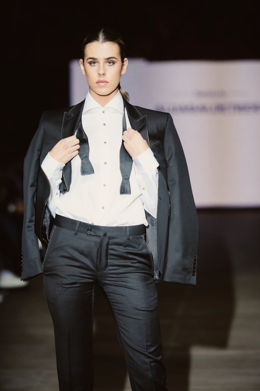 Elegancia sobre la pasarela de la mano de Sastrería Aldabaldetreku