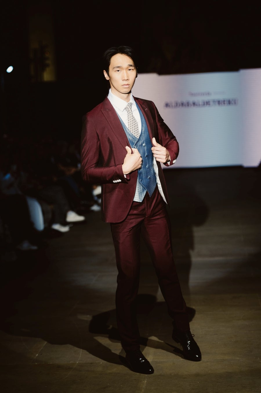 Elegancia sobre la pasarela de la mano de Sastrería Aldabaldetreku