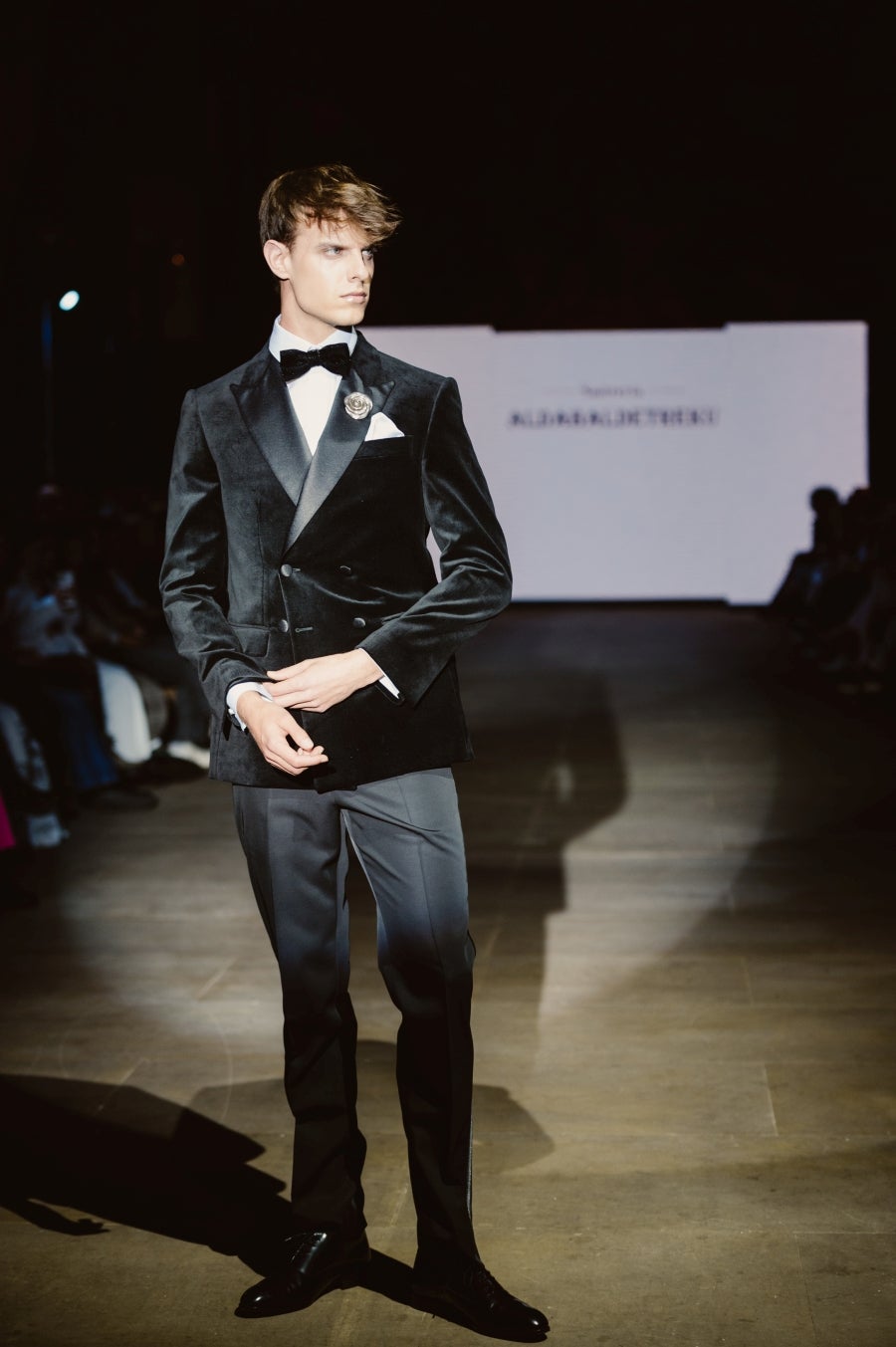 Elegancia sobre la pasarela de la mano de Sastrería Aldabaldetreku