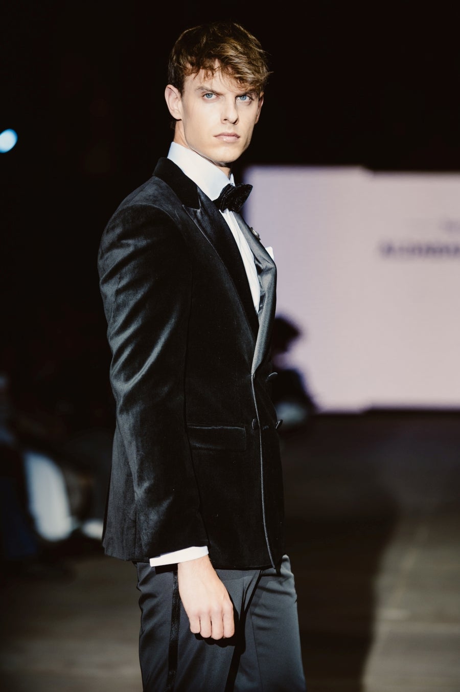 Elegancia sobre la pasarela de la mano de Sastrería Aldabaldetreku