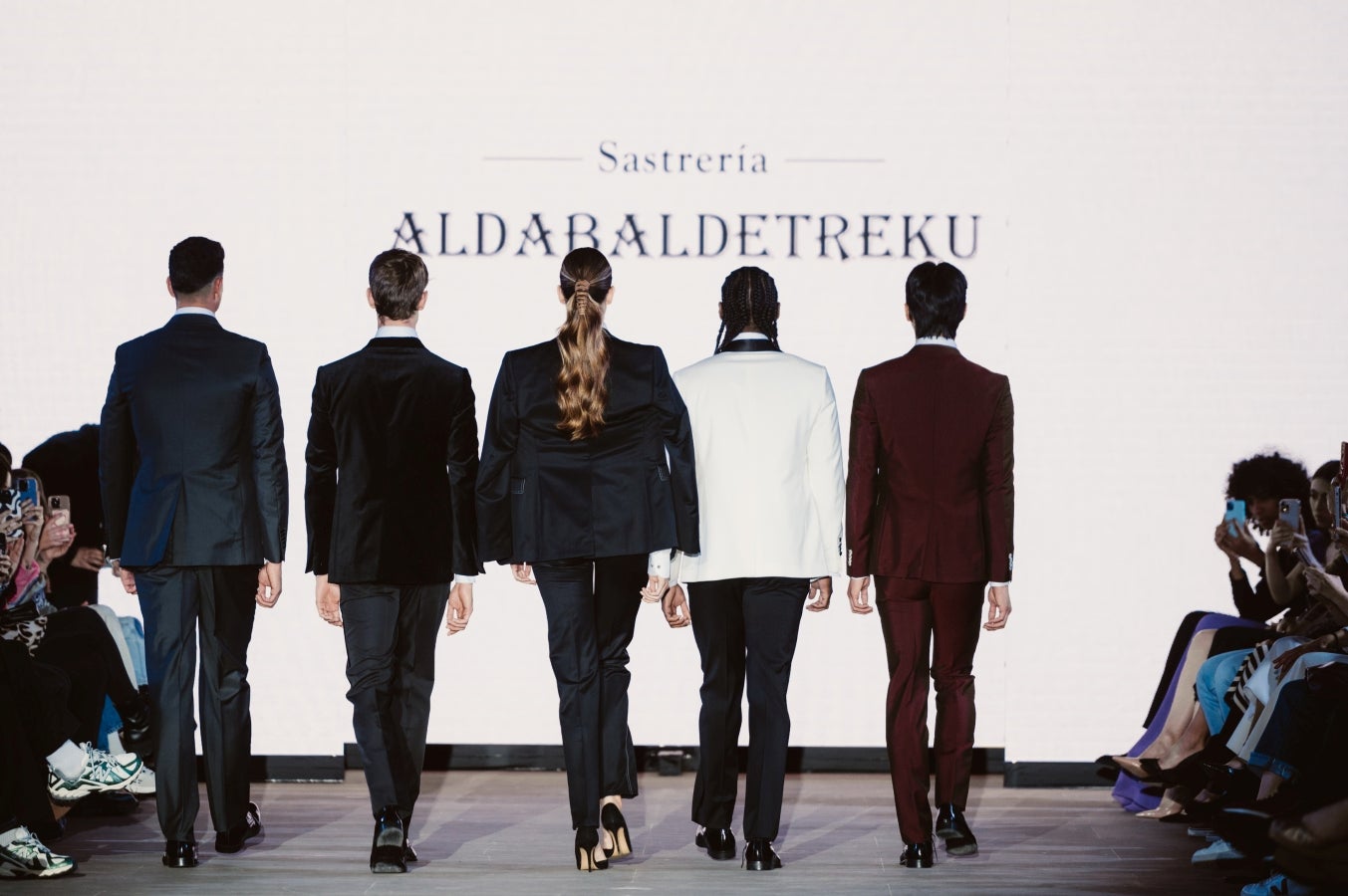 Elegancia sobre la pasarela de la mano de Sastrería Aldabaldetreku