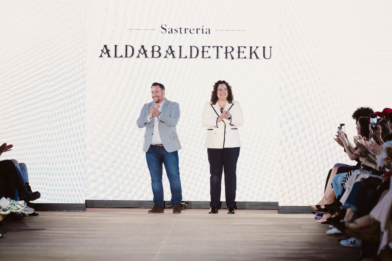 Elegancia sobre la pasarela de la mano de Sastrería Aldabaldetreku