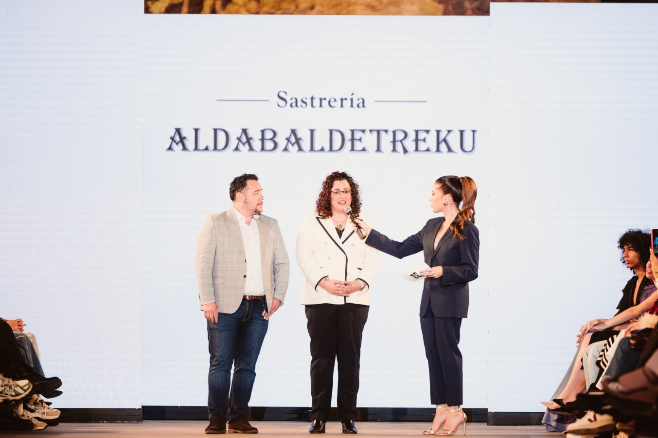 Elegancia sobre la pasarela de la mano de Sastrería Aldabaldetreku