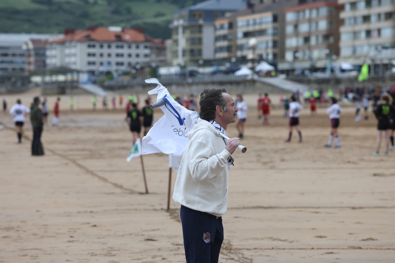 Gran ambiente en las finales del Campeonato de Fútbol Playero de Zarautz