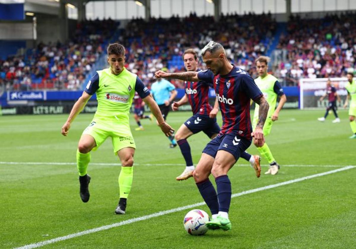 Goleada del Eibar al Amorebieta para seguir en la lucha por el ascenso