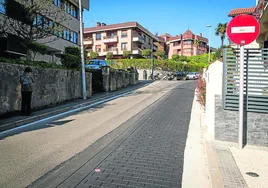 El cambio de ordenación entre San Roque 88 y el paseo de Beloka elimina un carril de circulación e incorpora una franja de uso exclusivo para los peatones.