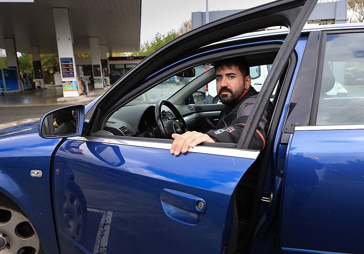 El donostiarra Yosu García se apuntó a la autoescuela en octubre del año pasado para sacarse el carné de autobús y a día de hoy todavía no sabe cuándo realizará el práctico.