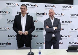 Jesús Valero, director general del centro, y Alex Belaustegui, presidente de Tecnalia.