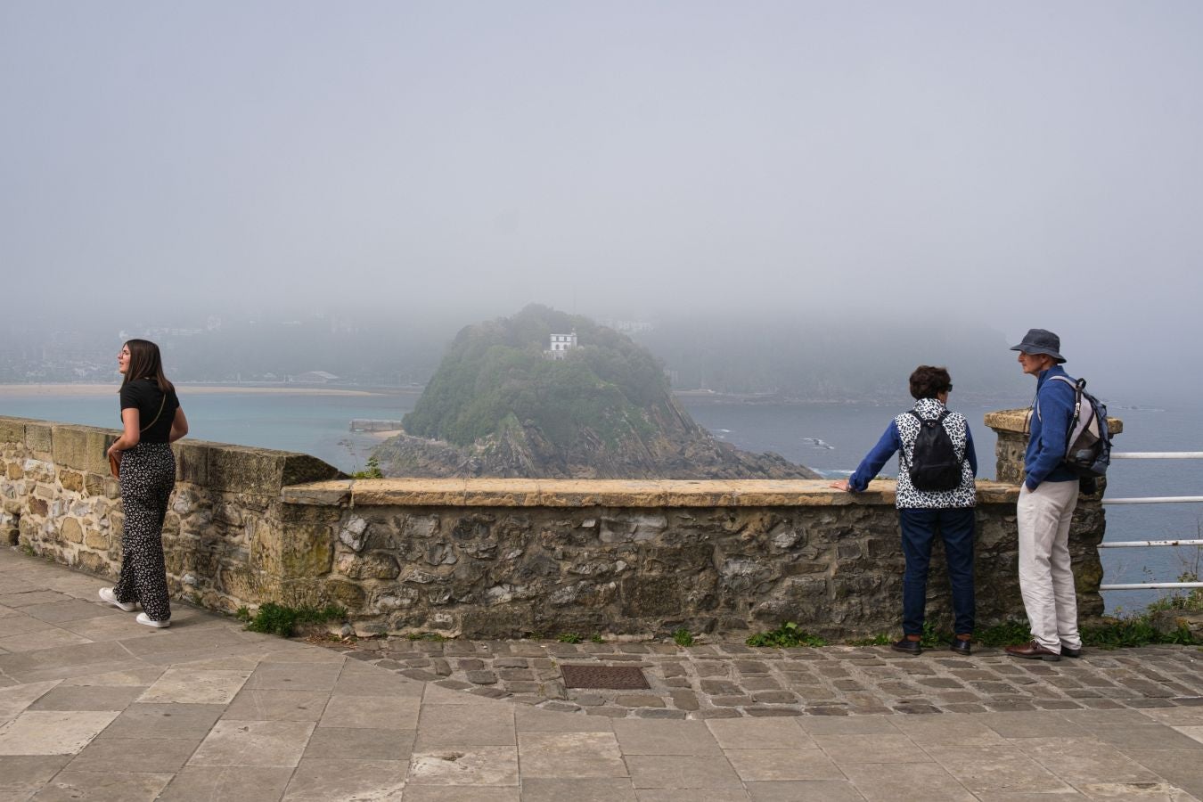 Un manto gris desde Hondarribia a Santa Clara