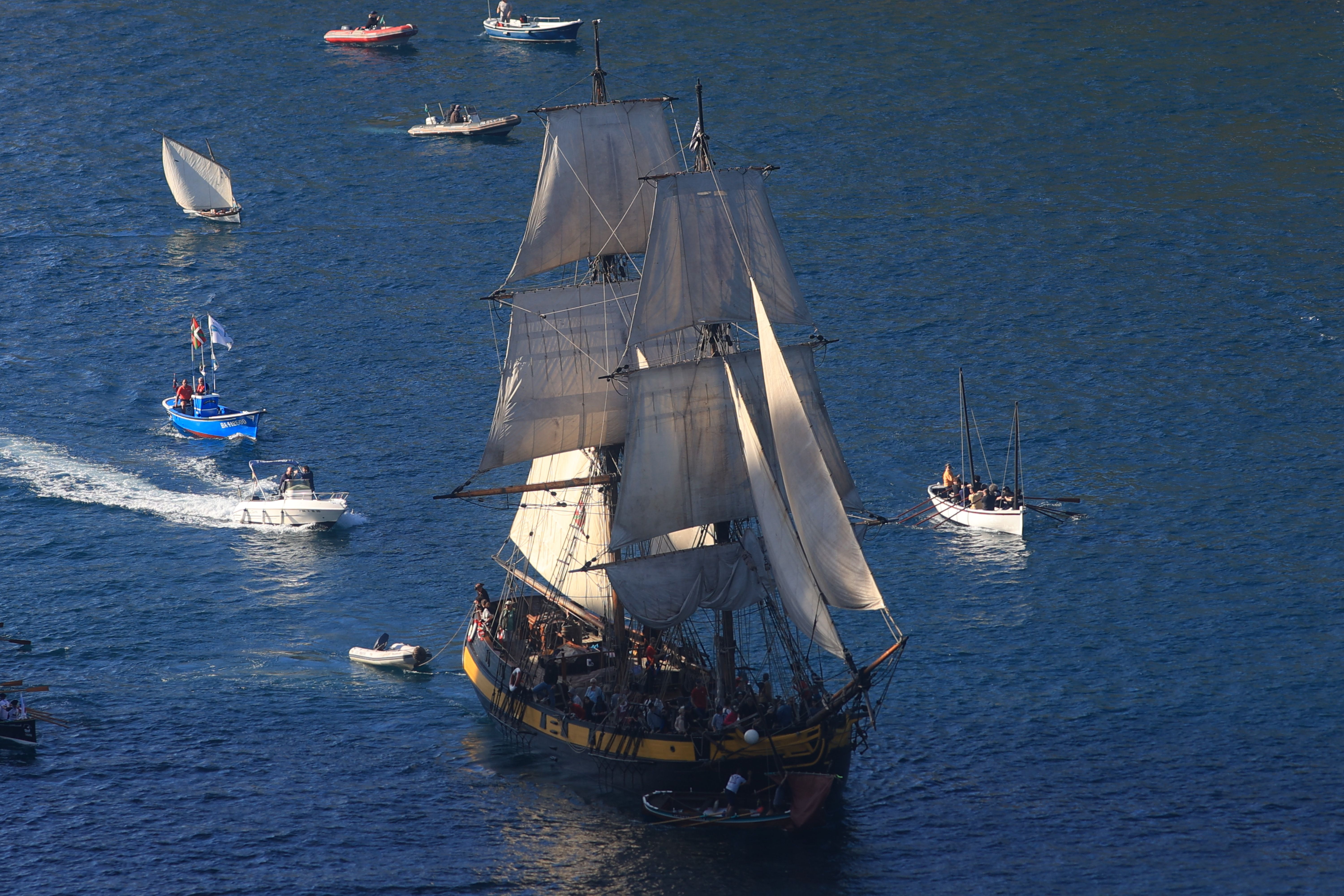 Las mejores imágenes de la entrada de los barcos en la bahía