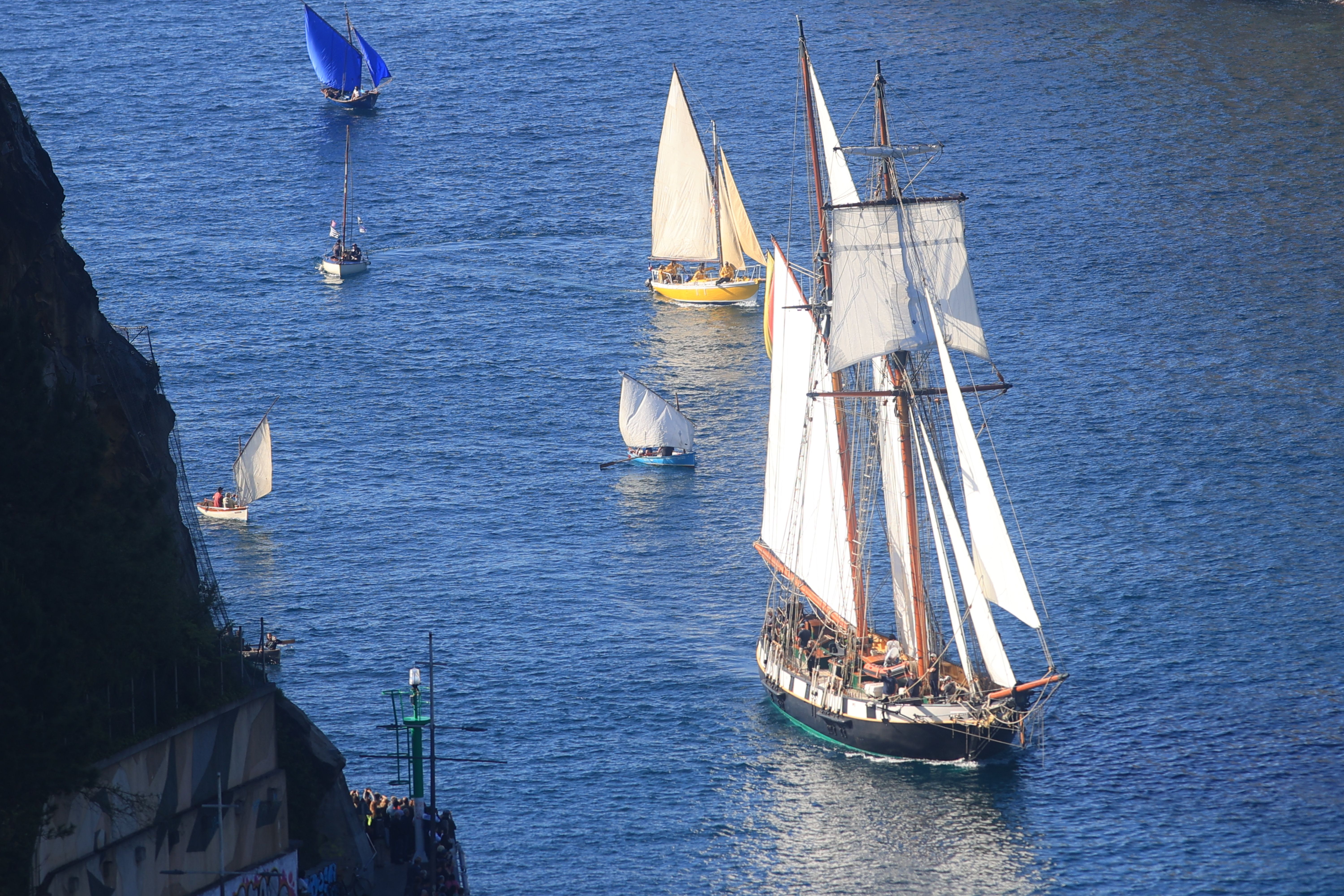 Las mejores imágenes de la entrada de los barcos en la bahía