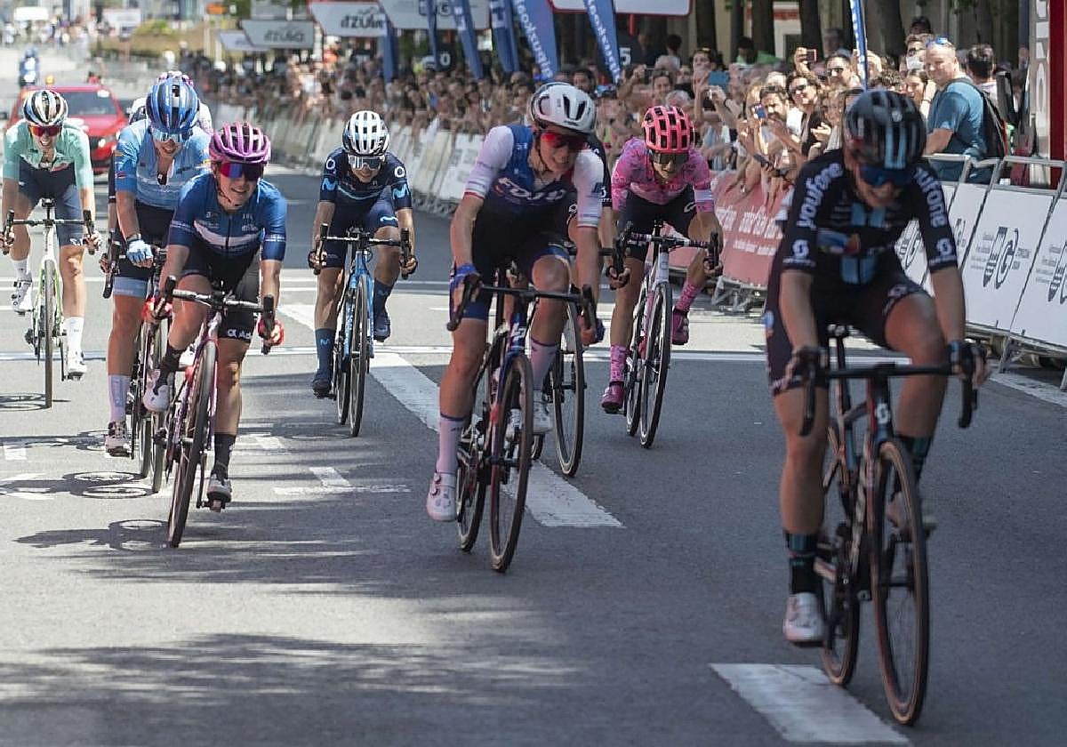 El paso de la Itzulia Women 2024 provocará afecciones en el tráfico este domingo.