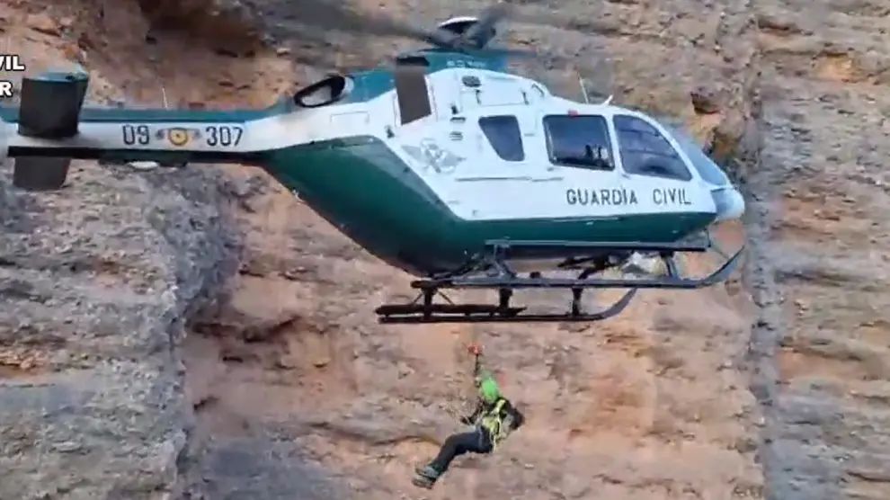 La Guardia Civil, durante uno de los rescates realizados el jueves.